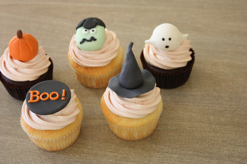 Halloween Cupcakes (by sugar*baking) http://ift.tt/18ZEbpg