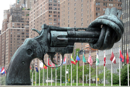 Sculpture of handgun with barrel tied in knot, which stands outside the UN