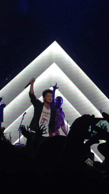 Karlaodalys18: @BrunoMars no words can describe how amazing you were!!!