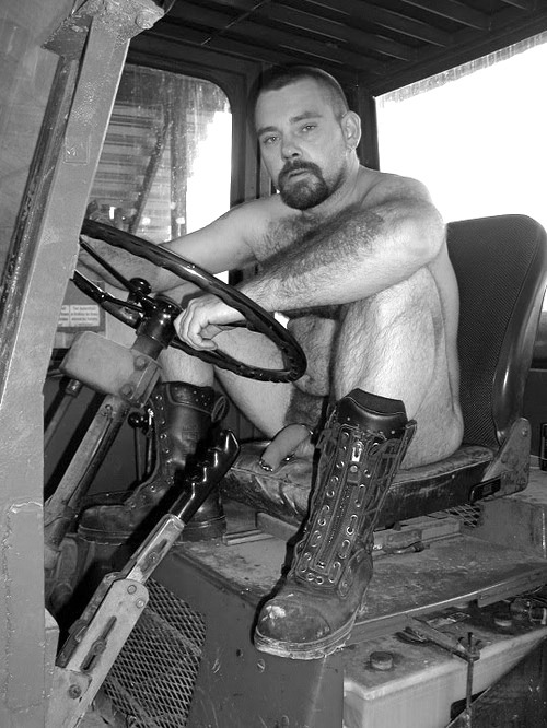 modifiedmen: redneck with and uncut, pierced dick. 