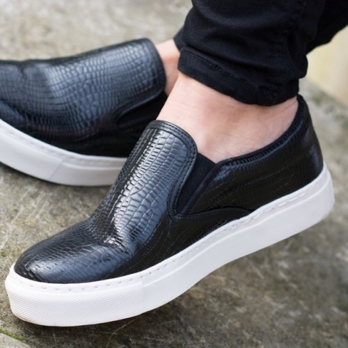 My new #slipon by @kurtgeiger NOW on my blog ;) #newpost #details #kurtgeiger #trainers #sneakers #black #ootd #outfit #fashionblogger #london #streetstyle #style #lookoftheday