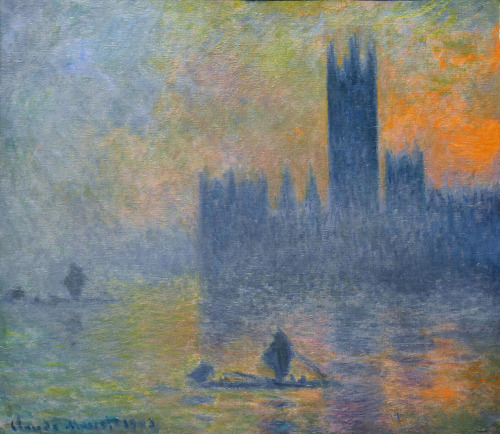 Ressam&#160;: Claude Oscar Monet (1840-1926)
Resmin Adi&#160;: The Houses of Parliament (Effect of Fog) (1903-04)
Nerede&#160;: Metropolitan, New York, ABD
Boyutu&#160;: 81,3 cm x  92,4 cm
Londra&#8217;nın ünlü Parlamento Binası, bir diğer adıyla Westminister Sarayı, Monet&#8217;nin 2. Londra seyahatinde adeta saplantısı oldu. Kaldığı odanın penceresinden görünen, Parlamento Binası manzarasını, günün farklı saatlerinde ve hava koşullarında, aynı boyuttaki tuvallere 13 kez resmetti. Bu sisli havada yaptığı versiyonu. Monet&#8217;yi 30 Mart&#8217;ta anlatmıştım, hatırlamak isteyenler için linki http://goo.gl/9u6vR .