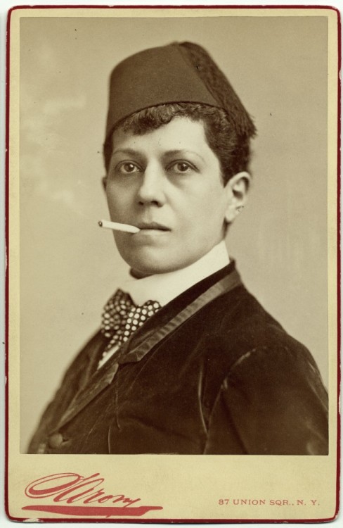 1880s
Ella Wesner, male impersonator.
(via dreams like that)