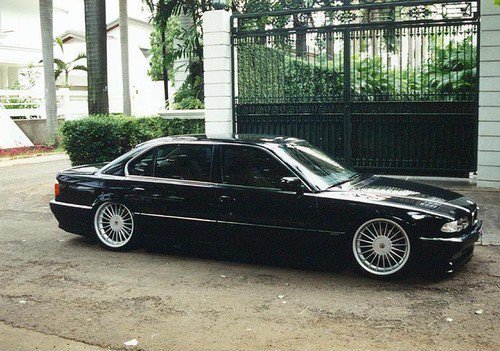 BMW E38 Black