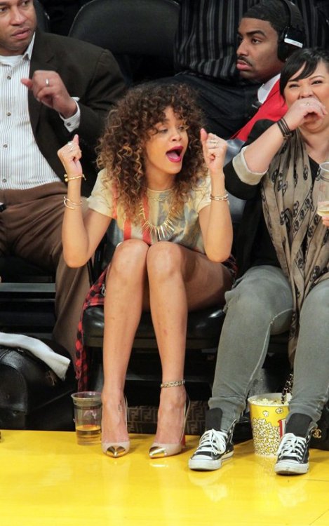 Rihanna lets loose after a lil too many drinks at the Los Angeles VS Memphis Grizzlies game&#8230;not convinced just look into her eyes and peep the damn near empty cup of beer&#8230;See celebrities can be normal too&#8230;