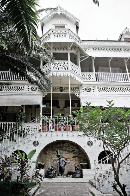 Hotel Oloffson in Haiti, described as a giant haunted doily.