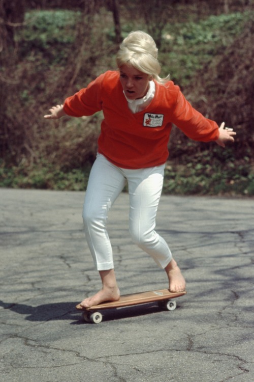 Pat McGee rides barefoot as she demonstrates her skateboarding technique  in California. Looking ever so stylish, might we add, in that red sweater and white pants.
(see more &#8212; LIFE Goes Skateboarding)