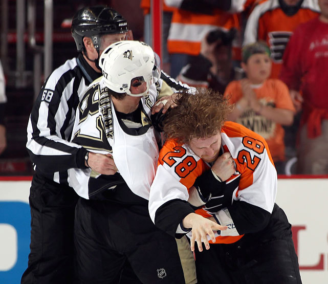 Claude Giroux and Sidney Crosby exchange punches during a first period scrum on Sunday. The Flyers took a 3-0 series lead over their rival Penguins with a 8-4 victory. (Len Redkoles/NHLI via Getty Images)
VIDEO: Watch highlights of Game 3 between Flyers and PensDATER: Penguins lost face as an organization in physical lossMUIR: Cooke, Weiss, Klein earn Sunday’s three stars