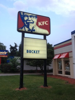 mochispaceship:  kfc doesn’t even have to try anymore they’re just like come get your fucking bucket of fat you piece of shit 