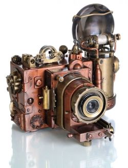 doyoulikevintage:  Steampunk Camera  That&rsquo;s cool.