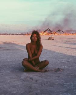 why-naked: marisapapen:  🐾🔥 #burningman2016 (bij Burning Man)  See more like this at http://whynaked.com  Marisa Papen