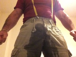 tattsandkink:Another awesome piss in my trousers filled my workmens boots up as well!
