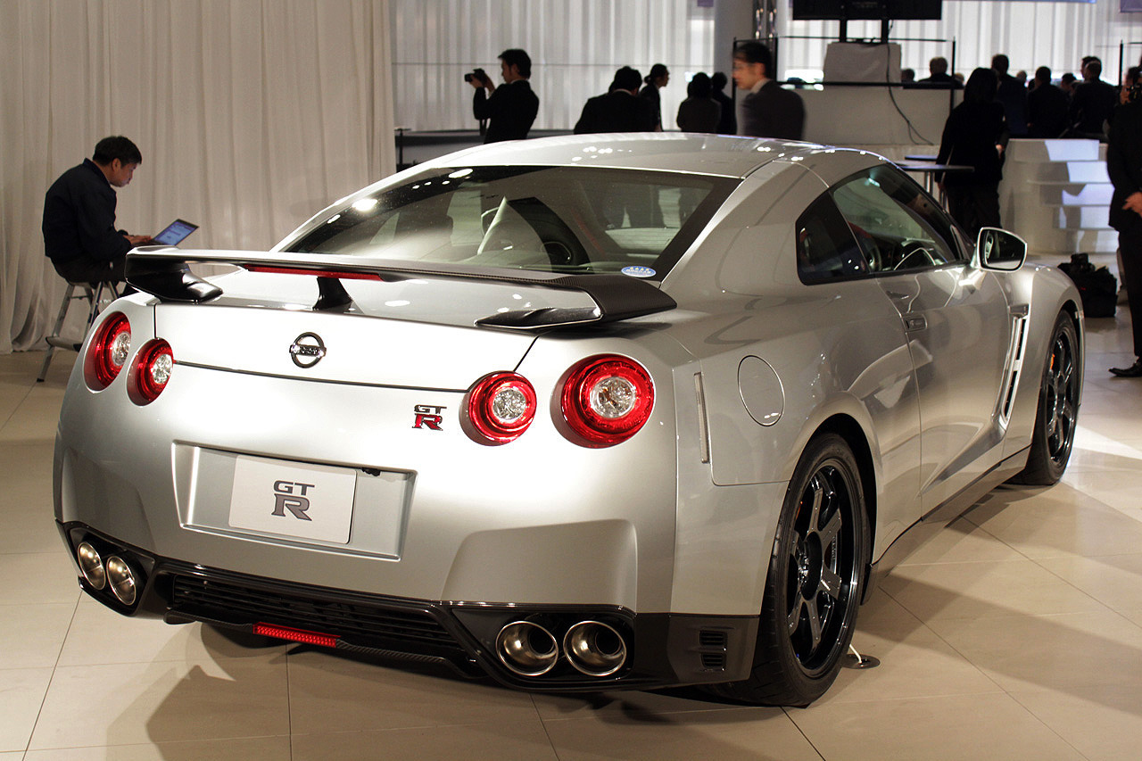 VWVortex.com - Nissan updates the GT-R for 2015: Turned into a better