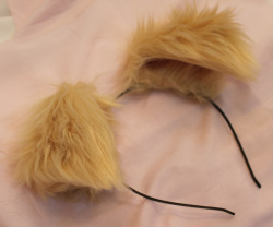 kittensplaypenshop:  Just made a pair of folded puppy ears! :3 Sorry for the crummy photos,it’s night time here! Been a while since I’ve made a pair, and this is my second ever. As you can see they are wired,allowing you to lift the ears up,or fold