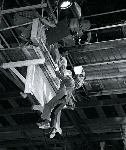 Alan Rickman shooting his final scene as Hans Gruber in &lsquo;Die Hard&rsquo; (1988). Nudes &amp; Noises  