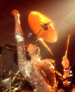 tatianarlove:  Freddie in 1978  Glitter heart-throb. 