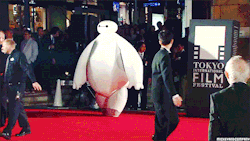 newvagabond:  Baymax at the Big Hero 6 premiere at the Tokyo International Film Festival (x)  I want to cry. He even blinks. 