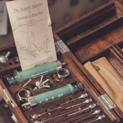 inverse-pieta:  bazaarbaltimore:  Blood transfusion kit in a beautiful mahogany case. 趽 #vintage #vintagemedical #medical #oddities #bloodtransfusion #medicalkit #bazaarbaltimore #baltimore  (at Bazaar)  😍