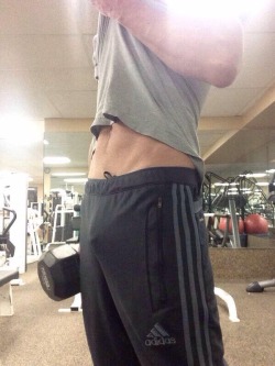 Another bulge at the gym. Share yours at mdfreeballing.tumblr.com/submit