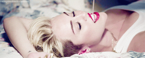 Miley Cyrus Tumblr_n612o9ImSw1tsrcs5o1_500