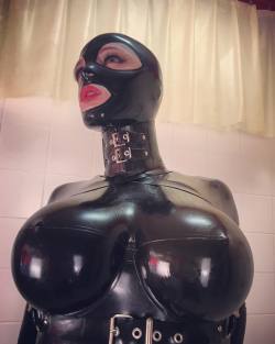 kyliemarilyn:  Finally we made it through another week. I’m pretty exited to model for @catrionastewartdesign and @bondinage this weekend at @sexhibition_uk! Come and see you favorite #latex and #heavyrubber doll do her thing. And as I know that you