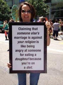 finofilipino:  &ldquo;Decir que el matrimonio de alguien va contra tu religión, es como enfadarse con alguien que está comiéndose un Dónut porque tú estás a dieta&rdquo;.