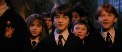 Ma 16 éve (dec13) mutatták be az első részt! :)Harry Potter and the Sorcerer&rsquo;s Stone