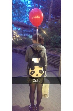 anothersh0tatlife:  I got a red balloon!  Oh so cute with your panada rucksack :)
