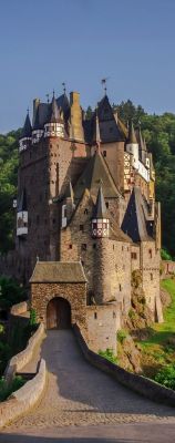 architecturia:  Eltz castle on Mosel amazing architecture design 