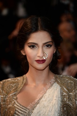  Sonam Kapoor in Anamika Khanna couture at Cannes Film Festival  