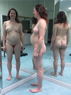 maternitynudes:  “16 weeks!  Belly starting to get big.”  maternitynudes: Sure are! Very exciting! 