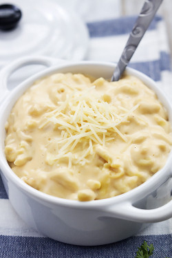 do-not-touch-my-food:  Slow Cooker Mac and Cheese 