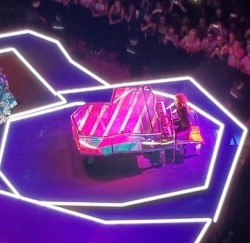 gagadatass: Lady Gaga’s piano for the Joanne World Tour is heart-shaped, lights up when she hits a key, &amp; projects a large rainbow light