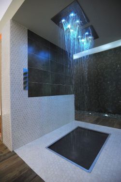 sweetestesthome:  Massive rain showerClick to check a cool blog!