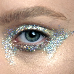 chiffonandribbons:  Giambattista Valli Couture F/W 2012 Makeup 