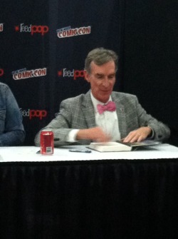 zombi02:  BILLBILLBILLBILLBILL Bill Nye the Science Guy!!!  ;u; sobs my heroIm so glad you got to meet him!!!