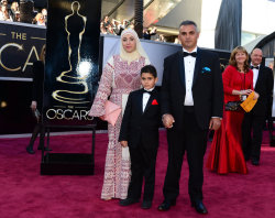 stardustprince:  themindislimitless:  badassmuslimahs:  Emad Burnat and his wife Soraya representing Palestine (Nominated for ‘5 Broken Cameras’) at the Oscars. Soraya is wearing a traditional Palestinian Thob.  They were also completely disrespected