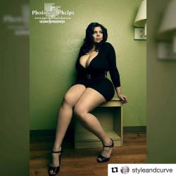 Wow!! Seems ms Roman and I are popular ;-) #Repost thanks to @styleandcurve for the #photosbyphelps   ・・・ #goodnight from @msromann 