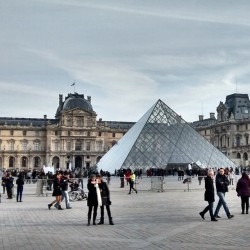 Aquí hemos venido a hacer el guiri (en Musée du Louvre)