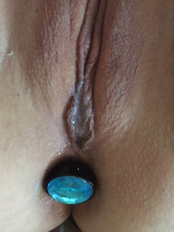 psychedelic-stoned-slut:I haven’t even touched my clit yet. Dreaming about your cock throbbing in my tight ass.