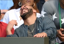 goldshorty:  Drake at Wimbledon watching Serena Williams defeat Maria Sharapova ✨