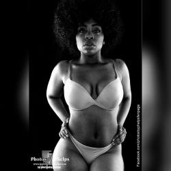 Ms. London @mslondoncross  embracing some 70&rsquo;s soul in this shoot yes all the light effects are real not photoshop #afro #70s #elle #vogue #curves #effyourbeautystandards #photosbyphelps #magazine #maryland #baltimorephotographer #honormycurves