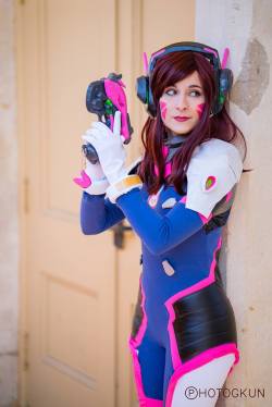 wendyrochellea:    So I wanted to take a minute to talk about my D.Va cosplay from Overwatch. As a game design major, I am heavily inspired by the works of Blizzard’s character designs and I’m happy I finally got to cosplay one. I fell in love with