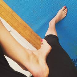 stellaliberty:  #Yoga addict #pies#solas#feet#toes#footfetishnation#footfetishgroup#footfetishcommunity#instafeetlove#footmodel#prettyfeet#beautifulfeet#softsoles#wrinklysoles#perfectfeet#footgoddess#beautiful#wrinkledsoles#feetstagram#solefetish#legs#sex