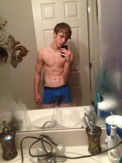 just-a-twink-again:  joelk1691:  Aye check out my blog and follow if you like it but I promise you will! Joelk1691.tumblr.com  sexy bulge 