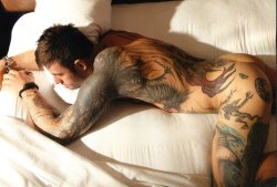 eclettichevisioni:  Nick Hawk | nude in bed 