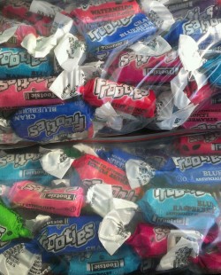 popitfadatnigga:  pussymitosis:  youngcochino:  wordsaretimeless:  I LOVE the green apple and blue raspberry  Best ũ you can spend.  miss this so much  i got a bag of these in my backpack. i be snacked out in class man.
