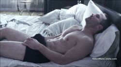 mclbsexiness:  Canadian actor Luke Macfarlane half-naked and masturbating in 2013 short film Erection. 