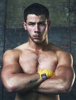 sexy-male-celebs-that-i-lik:  Nick Jonas sweaty armpits… yum ;P