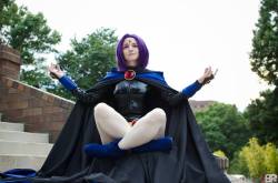 bigdead93:  chelzorthedestroyer:  Raven from Awa 2014. First time I made a cape for resin casted. XDPics by BentPic5  Oh mama.  Saw you at Momocon, you did an awesome job!